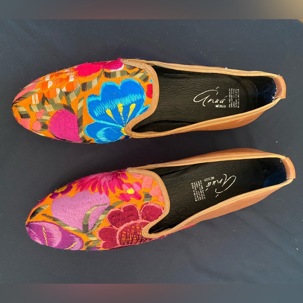 Ánuá México Mexican shoes beautifully embroidered slip on shoes size 9 woman’s